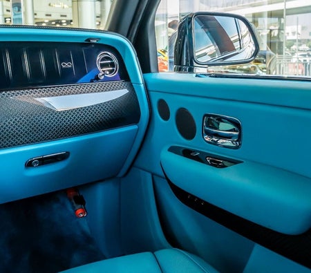 Rolls-Royce Cullinan 2026 — продажа в Дубае — фото 8