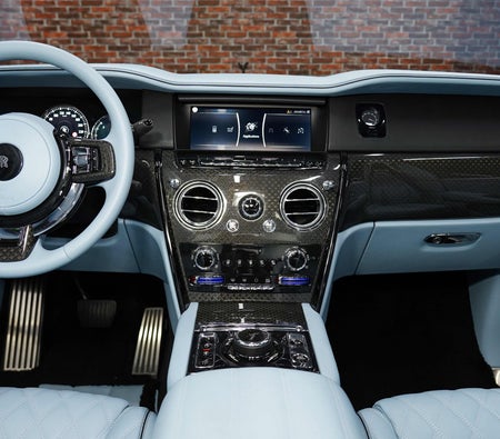 Rolls-Royce Cullinan Black Badge 2022 — продажа в Дубае — фото 6