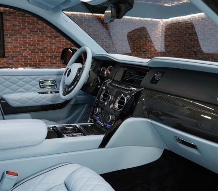 Rolls-Royce Cullinan Black Badge 2022 — продажа в Дубае — фото 8
