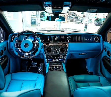 Rolls-Royce Cullinan Black Badge 2025 — продажа в Дубае — фото 7