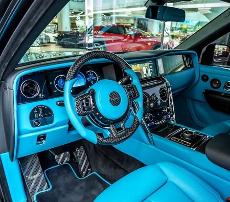 Rolls-Royce Cullinan Black Badge 2025 — продажа в Дубае — фото 8